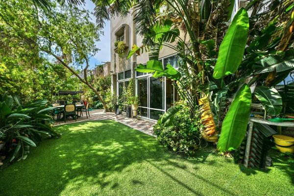 בשכונת גרין ועם