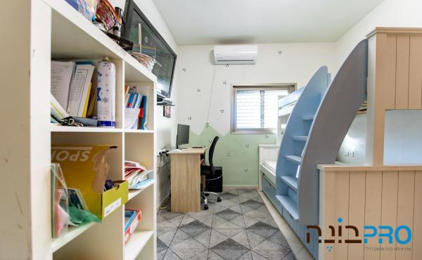 חבקוק 5, השומר