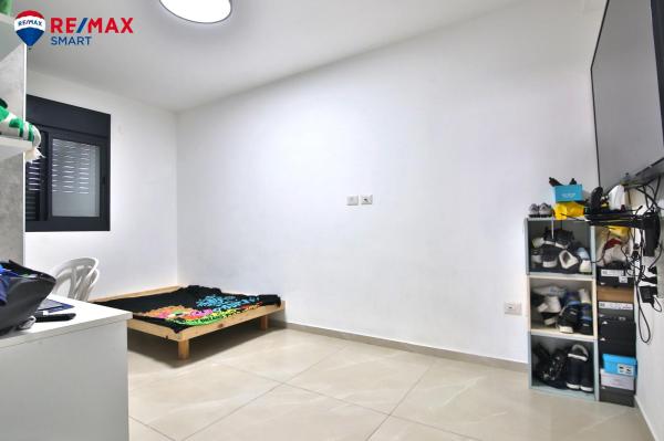 נעמי שמר, גן אברהם