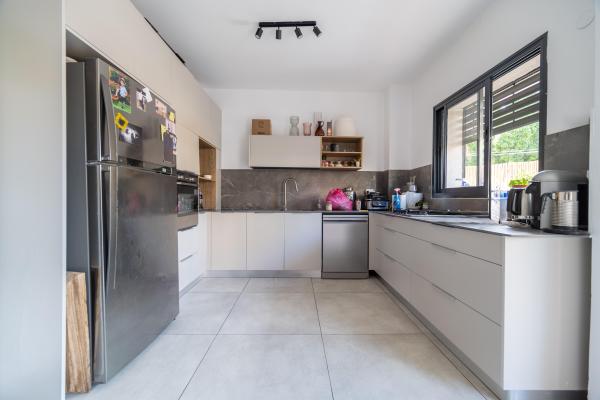 סתונית 1, כפר גנים א