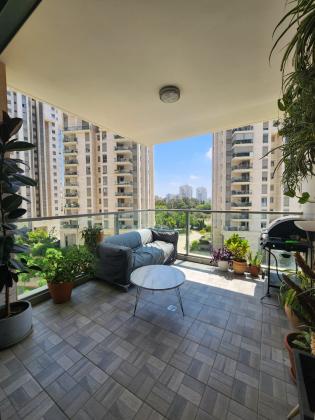 שתולים 61, עזרא והארגזים