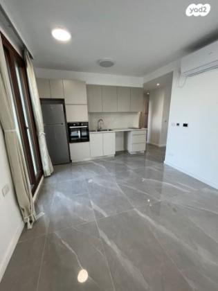 מאיר שחם 5, מרכז העיר