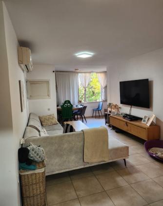 עין גנים 49, עין גנים