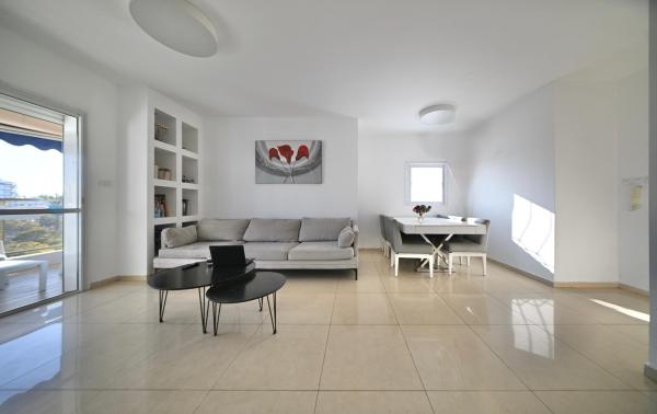 הקלרנית 1, נאות אשלים