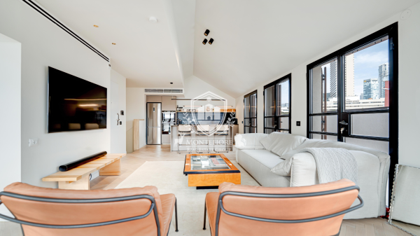 בשכונת נווה צדק