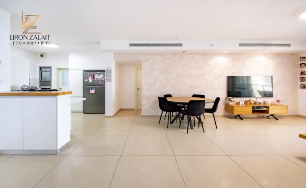 גולדה מאיר 13, פסגות אפק