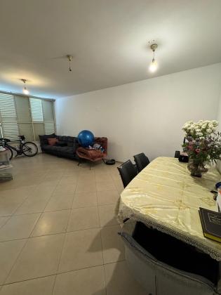 ברויאר 18, שכון ה'