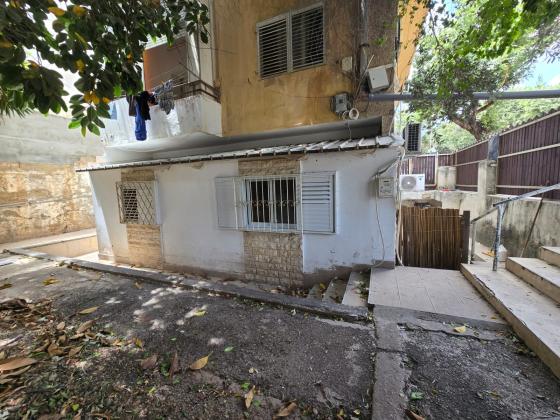 ארלוזורוב 75, הדר עליון