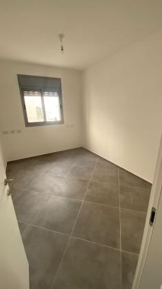 אשכולית 38, רמות ב'