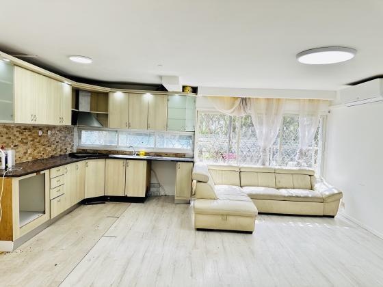 המלך יהואש, נווה דוד