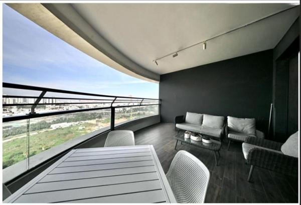 יצחק נבון 19, נאות אריאל שרון