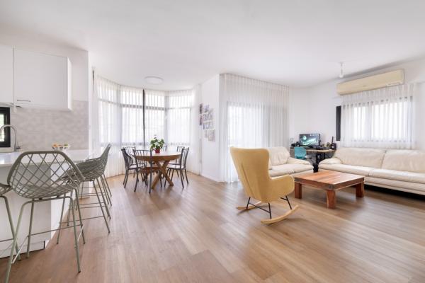 צנחנים 14, מרכז העיר