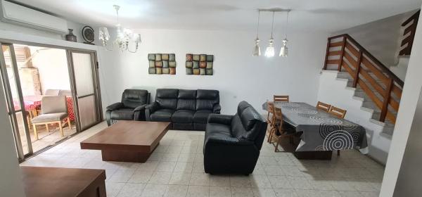 הפרדס 63, מגדים