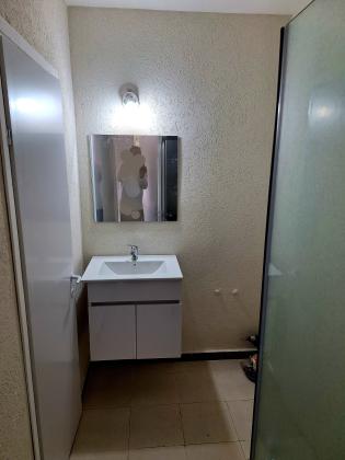 תשי"ג 19, פנחס ספיר