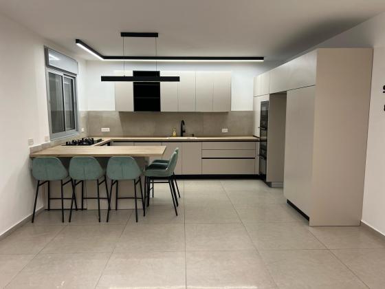 הלוטם 5, הפרחים