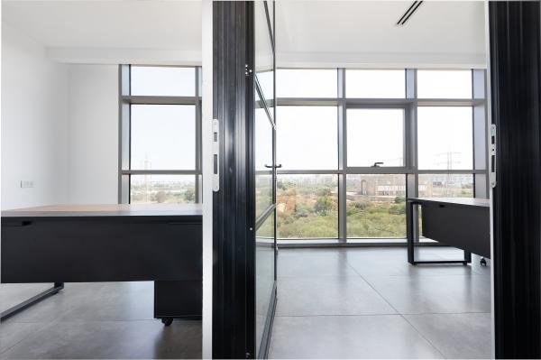 נח מוזס, מב"ת מערב