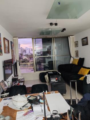 אחד העם 13, דרום מערב