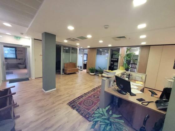 המגינים, עיר תחתית