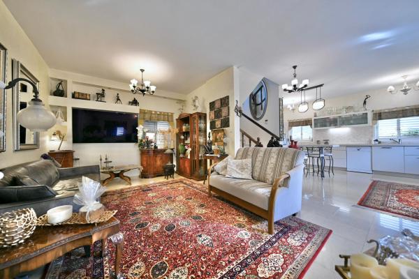 בשכונת גרין ועם