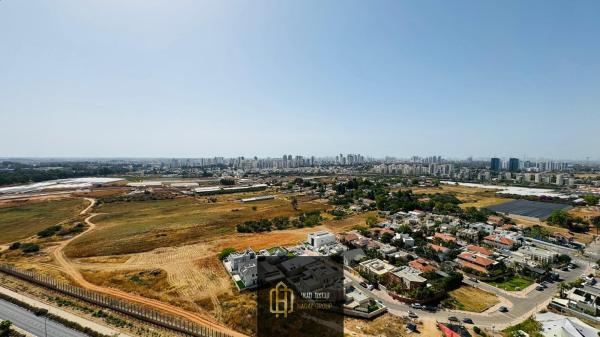 משה לוי 2, נאות שמיר