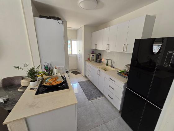 ארבע עונות 3, גני אביב