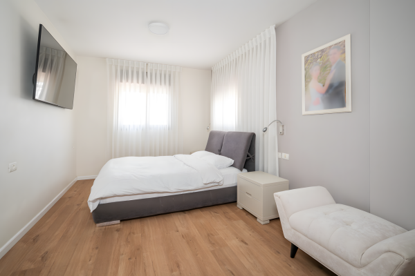 שדרות האלונים 10, צמרות המושבה