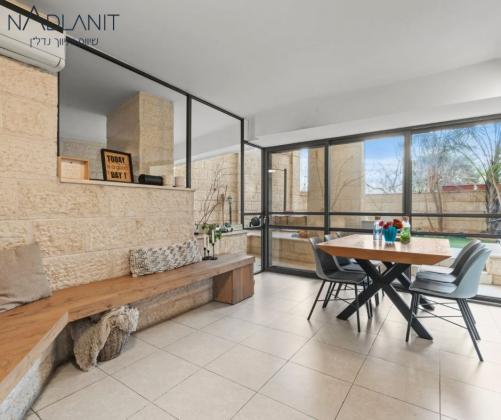 מגדל המנורה, אבני חן (קייזר)