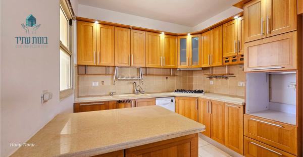 זאב ליבר 3, קרית השרון