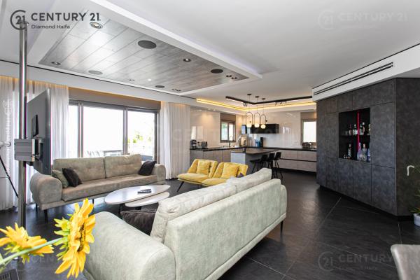 יקינתון, רמת אלמוגי