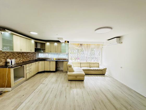 המלך יהואש, נווה דוד