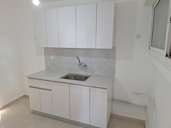 תשי"ג 19, פנחס ספיר