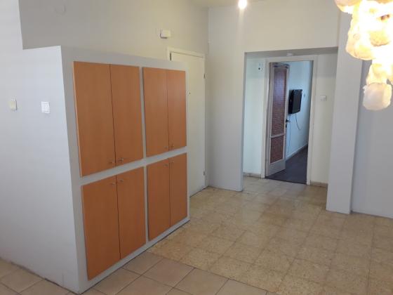 יגאל אלון 17, הירוקה המרכזית