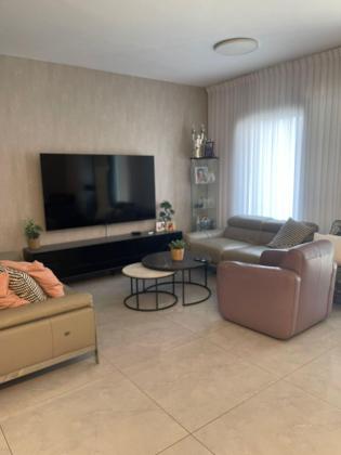 הקוממיות 14, רובע העסקים