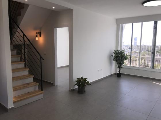 סוקולוב 82, אלון