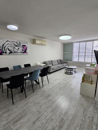 השלושה 5, קריית חזני