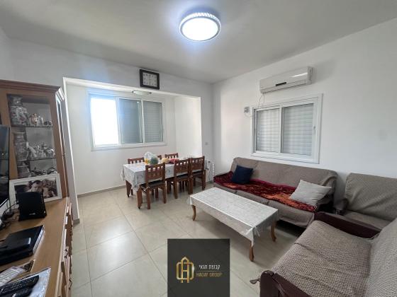 אחרון 2, קרית שלום