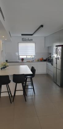 מרים הנביאה 27, פסגות אפק