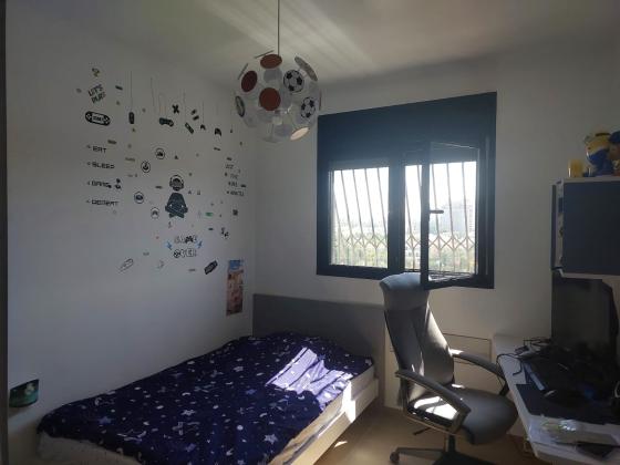 שולמית אלוני 13, בנות חיל