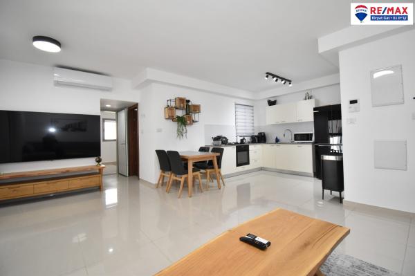 דוד דנינו 5, הפרחים