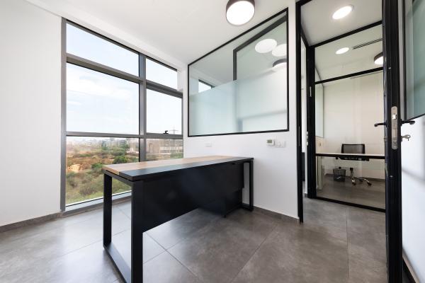 נח מוזס, מב"ת מערב