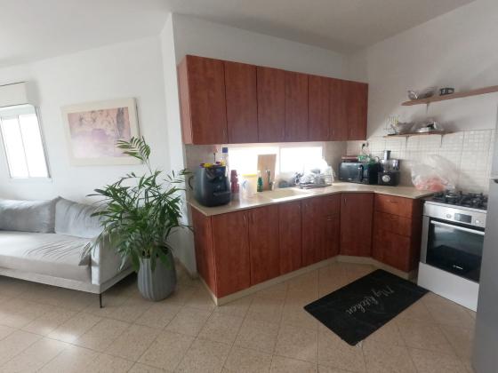 בשכונת כפר גנים א