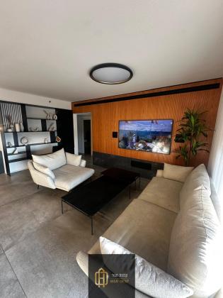 משה לוי 2, נאות שמיר