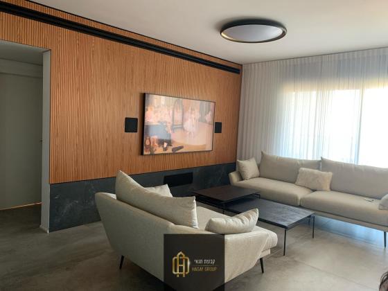 משה לוי 2, נאות שמיר