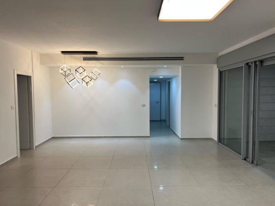 הלוטם 5, הפרחים