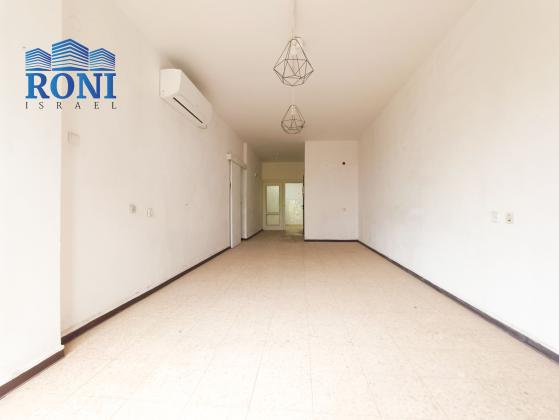 דניאל 55, שיכון ותיקים