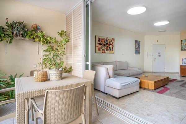 אסף הרופא 3, הדר