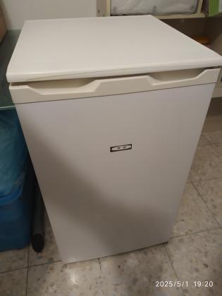 למכירה: מקרר קטן במצב מצוין!