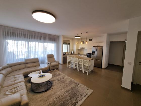 יטקובסקי 32, כפר גנים ג