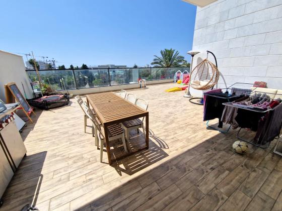 מנחם ארבר 13, נווה עופר