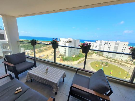 האלמוג 8, אכזיב